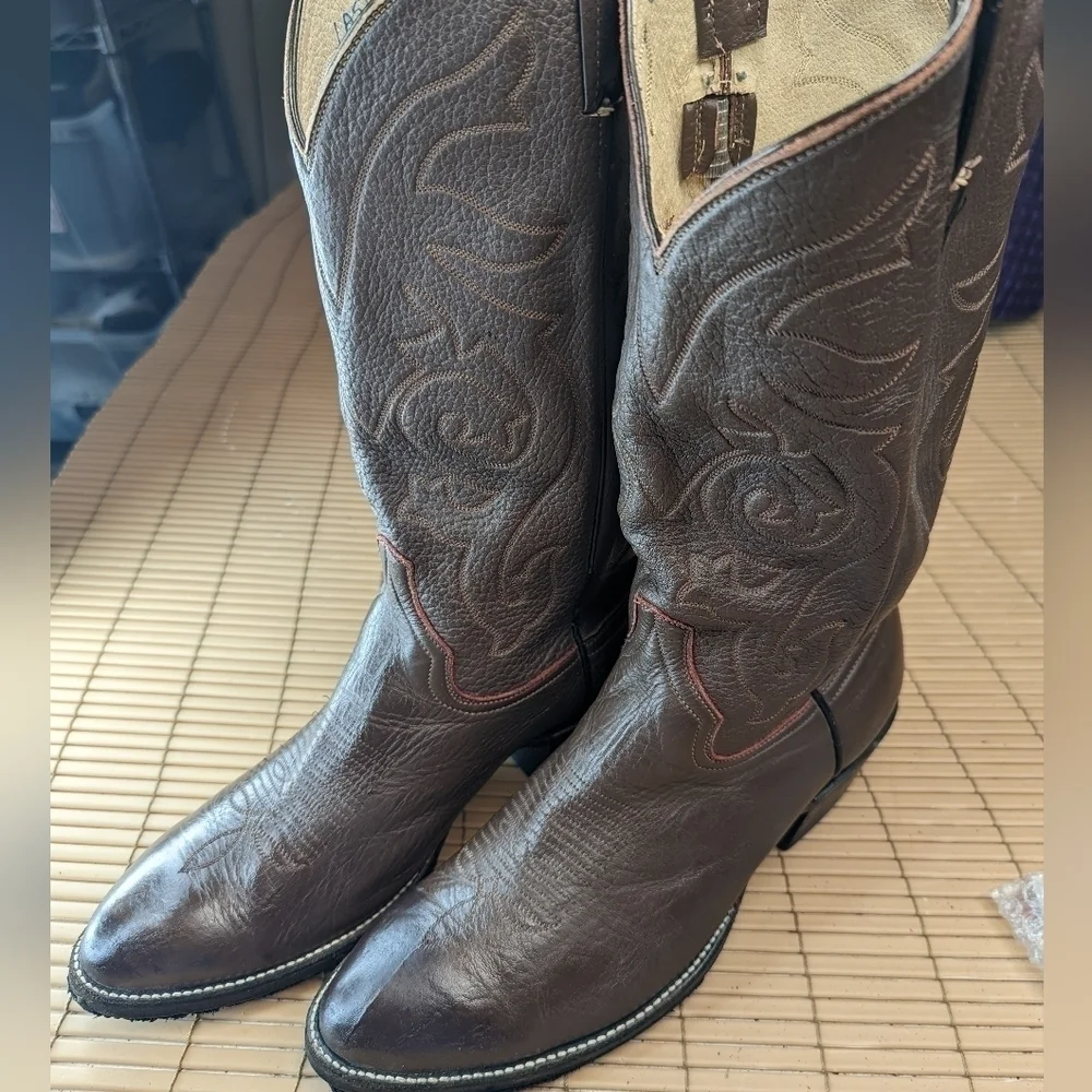 Cowtown Boots men's sz 9.5D brown leather round toe Western Cowboy boots. Made i
